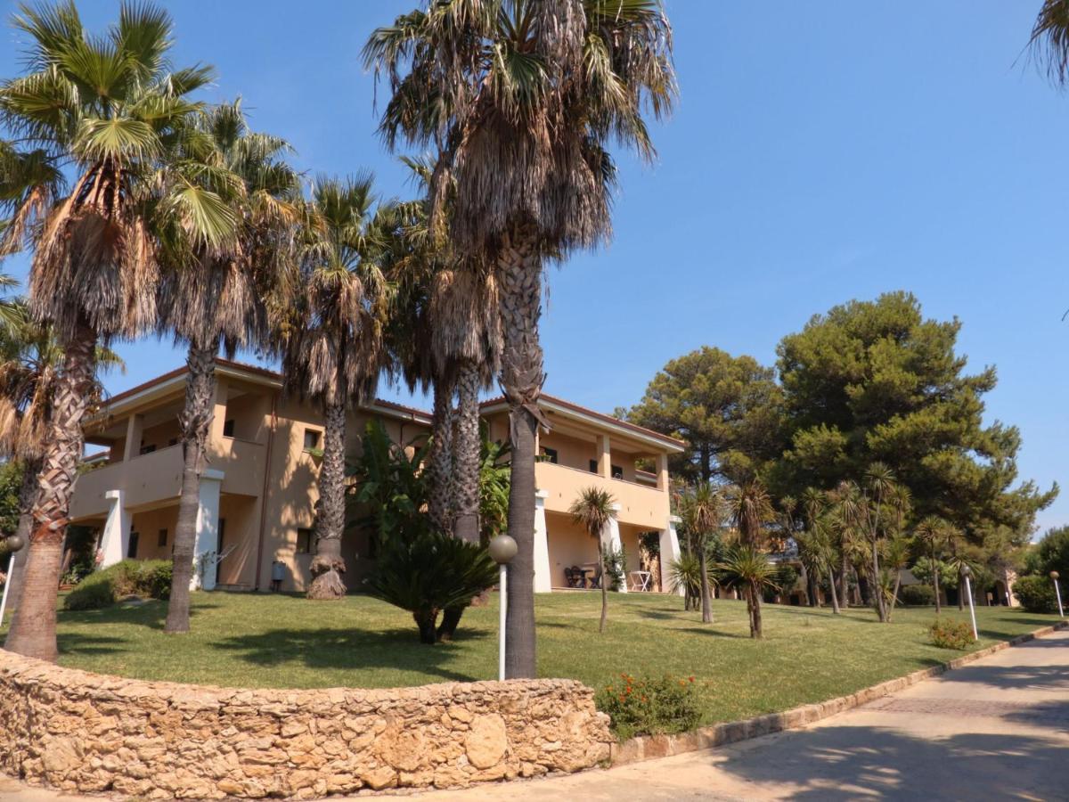 Th Le Castella - Baia Degli Dei Village Exterior photo