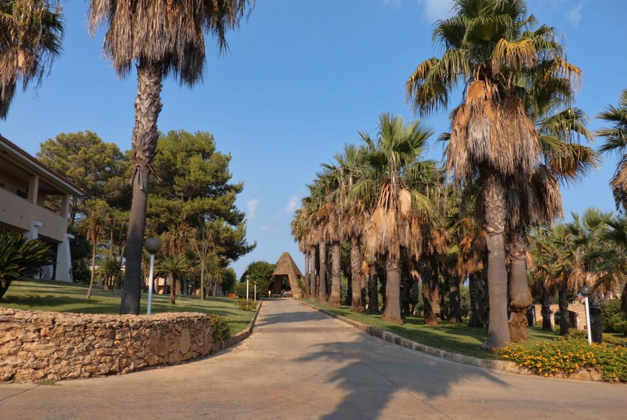 Th Le Castella - Baia Degli Dei Village Exterior photo