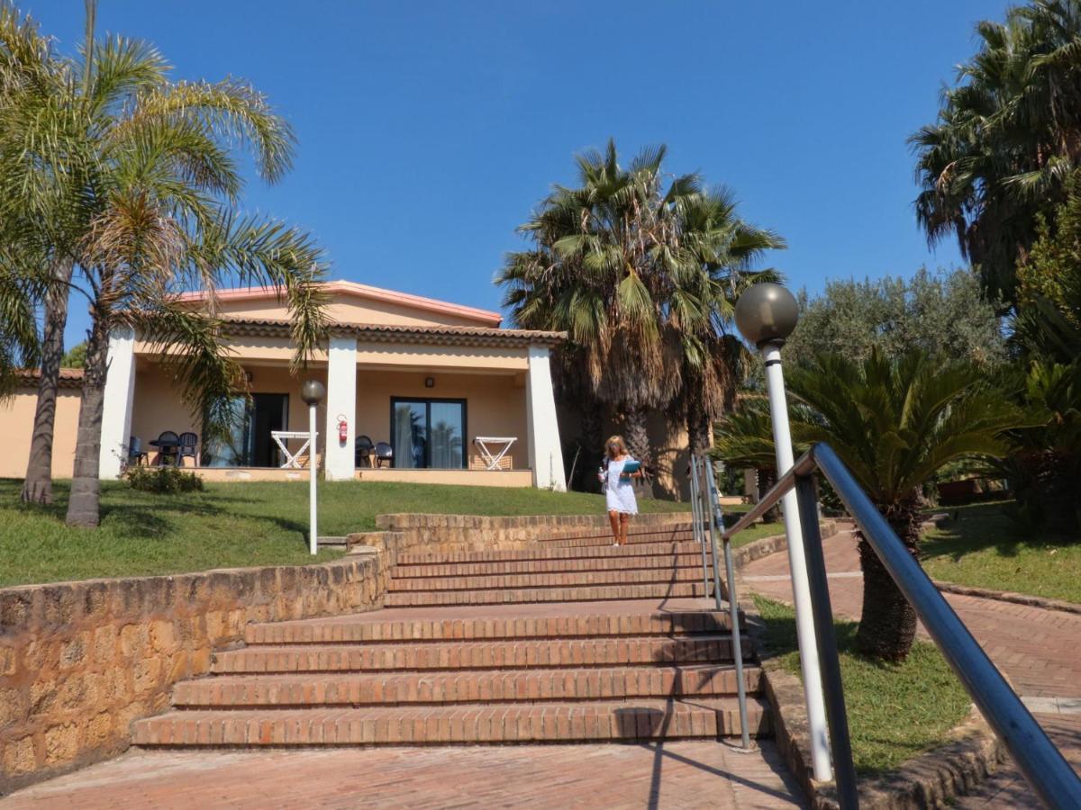 Th Le Castella - Baia Degli Dei Village Exterior photo