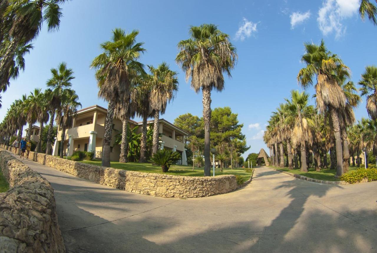 Th Le Castella - Baia Degli Dei Village Exterior photo
